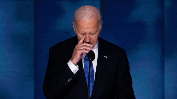 Joe Biden: देश को संबोधित करते हुए अचानक भावुक हुए जो बाइडन, बोले, “गॉड ब्लैस अमेरिका”, जानिए क्या थी वजह?