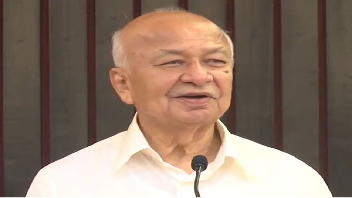 Former Home Minister Sushil Kumar Shinde Was Afraid To Go to Lal Chowk : कश्मीर और लाल चौक जाने में डरते थे पूर्व गृह मंत्री सुशील कुमार शिंदे, कांग्रेस नेता ने खुद किया कबूल, बीजेपी ने कांग्रेस को लपेटा