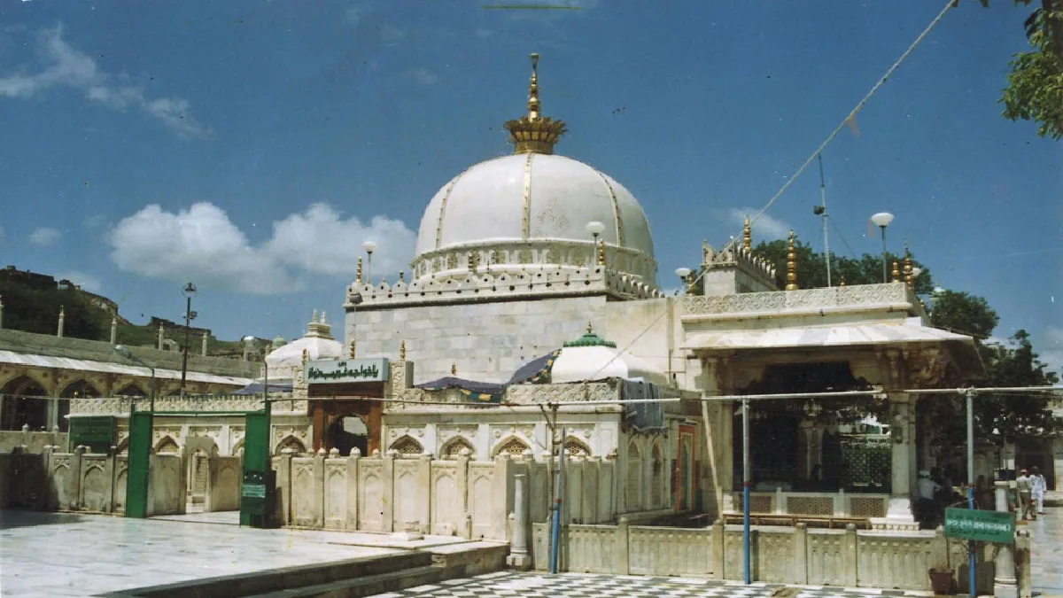 Who Was Khwaja Moinuddin Chisti In Hindi: कौन थे गरीब नवाज कहे जाने वाले ख्वाजा मोईनुद्दीन चिश्ती?, जिनकी अजमेर दरगाह को प्राचीन शिव मंदिर बताकर हिंदू सेना ने किया है दावा
