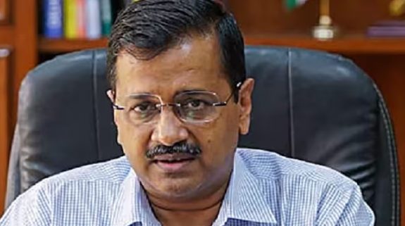 Arvind Kejriwal: केजरीवाल के लिए सरकारी आवास की मांग, AAP ने चुनाव आयोग के नियमों का दिया हवाला