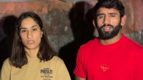 Modi Govt And BJP On Vinesh Phogat And Bajrang Punia: विनेश फोगाट और बजरंग पुनिया पर मोदी सरकार और बीजेपी फूंक-फूंककर उठा रहे कदम, इन फैसलों से मिले संकेत