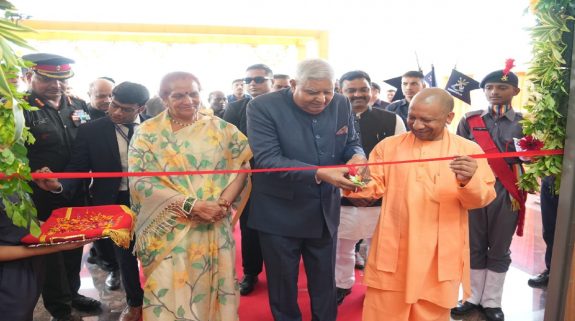 Jagdeep Dhankar Inaugurated Sainik School In Gorakhpur : उपराष्ट्रपति जगदीप धनकड़ ने गोरखपुर में योगी आदित्यनाथ से जुड़ी 1994 की कौन सी घटना का किया जिक्र?