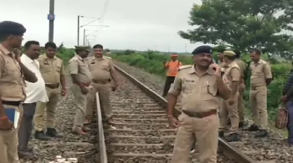 Kanpur Cylinder On Rail Track: कानपुर में फिर रेल पटरी पर रखा मिला रसोई गैस का सिलेंडर, 4 महीने में इस तरह की ये तीसरी घटना