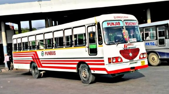 Punjab Roadways Bus Fare Increased: पंजाब में बढ़ा रोडवेज बसों का किराया, जानिए अब हर किलोमीटर के सफर के लिए कितना ज्यादा देना होगा पैसा; पहले पेट्रोल और डीजल पर बढ़ा था वैट