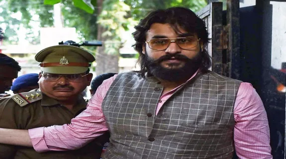 Abbas Ansari: डॉन मुख्तार अंसारी के विधायक बेटे अब्बास अंसारी को 2 साल कैद की सजा, प्रशासन के अफसरों को धमकी देने का कोर्ट ने पाया दोषी