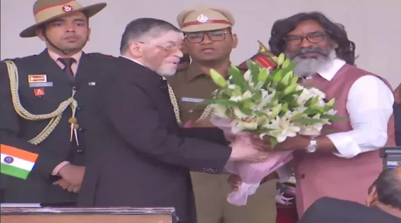 Hemant Soren Took Oath As Jharkhand CM : हेमंत सोरेन ने चौथी बार ली झारखंड के मुख्यमंत्री पद की शपथ, इंडिया गठबंधन के कई बड़े नेता रहे मौजूद