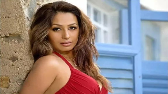 Terrible Accident Of Actress Kashmira Shah : अभिनेत्री कश्मीरा शाह का भयानक एक्सीडेंट, सोशल मीडिया पर पोस्ट किया खून से सने कपड़ों की फोटो