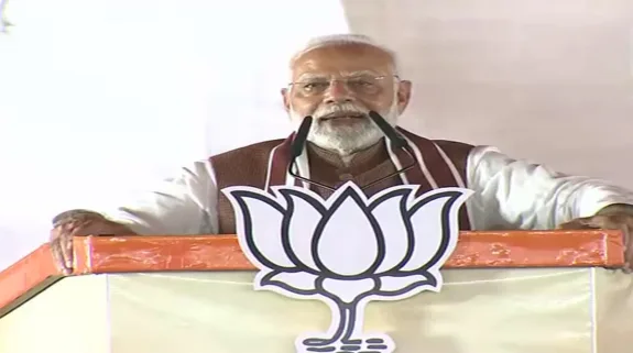 PM Narendra Modi Attacks Indi Alliance in Jharkhand : नेहरू से लेकर राजीव गांधी तक सब आरक्षण विरोधी, झारखंड में इंडी गठबंधन पर बरसे पीएम नरेंद्र मोदी