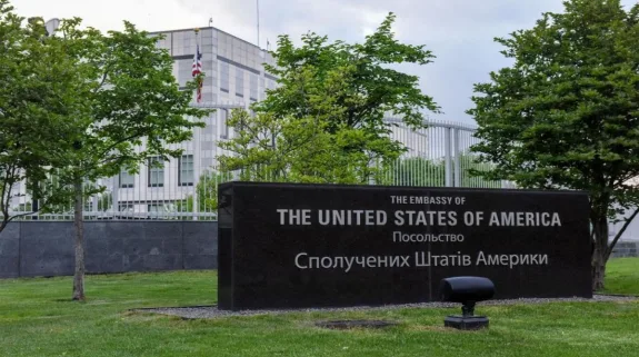 US Closes Embassy In Ukraine: व्लादिमिर पुतिन ने बदली रूस की परमाणु नीति तो डरा अमेरिका!, यूक्रेन में दूतावास किया बंद; यूरोपीय देशों ने नागरिकों को भोजन वगैरा इकट्ठा करने की दी सलाह