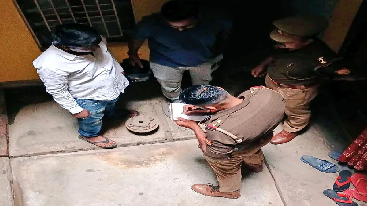 Husband Shot Dead Wife And 3 Children : वाराणसी में पति ने पत्नी और तीन बच्चों की गोली मारकर की हत्या, आरोपी फरार