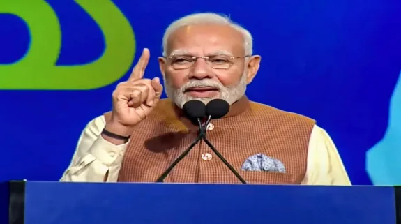 ‘Hala Modi’ Program In Kuwait : जैसे मेरे सामने उमड़ आया ‘मिनी हिंदुस्तान’, कुवैत में भारतीयों को संबोधित करते हुए बोले प्रधानमंत्री नरेंद्र मोदी