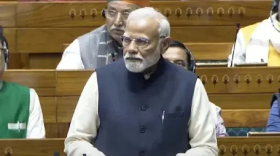 PM Narendra Modi On Constitution Debate In Lok Sabha : कांग्रेस के मुंह लग गया संविधान संशोधन का खून, लोकसभा में बरसे पीएम नरेंद्र मोदी