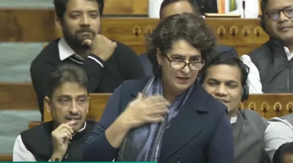 Priyanka Gandhi’s First Speech In Lok Sabha : लोकसभा में अपने पहले भाषण में प्रियंका गांधी ने कुछ ऐसा बोला, बीजेपी को मिल गया मुद्दा