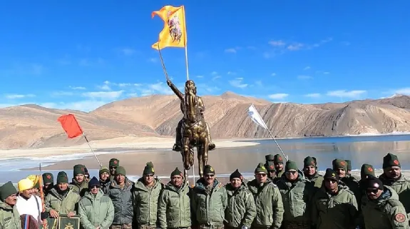 Chhatrapati Shivaji Maharaj’s Statue Unveiled On The Banks Of Pangong Tso Lake : लद्दाख में पैंगोंग झील के किनारे छत्रपति शिवाजी की प्रतिमा का अनावरण, चीन को संदेश