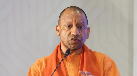 Yogi Adityanath Targets Congress By Mentioning Ambedkar : बाबा साहेब आंबेडकर को लेकर जारी विवाद के बीच योगी आदित्यनाथ ने कांग्रेस पर साधा निशाना