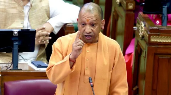 Yogi Adityanath Raised Questions In UP Assembly : मस्जिद के सामने या मुस्लिम बाहुल्य क्षेत्र से हिंदू शोभायात्रा निकलने पर ही क्यों होता है तनाव, योगी आदित्यनाथ ने विधानसभा में गरजते हुए उठाया सवाल