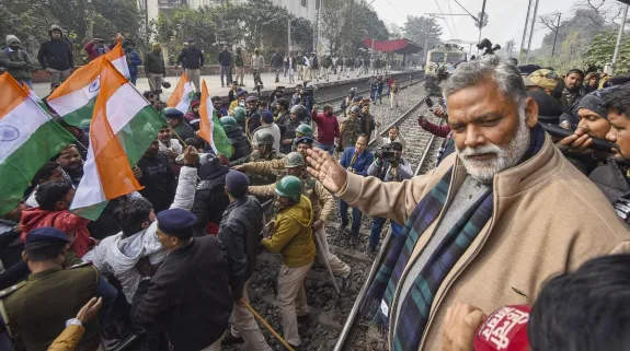 BPSC Paper Protest: बीपीएससी परीक्षा रद्द करने की मांग को लेकर बिहार में नहीं थम रहा हंगामा, पप्पू यादव ने छात्रों को दिया समर्थन