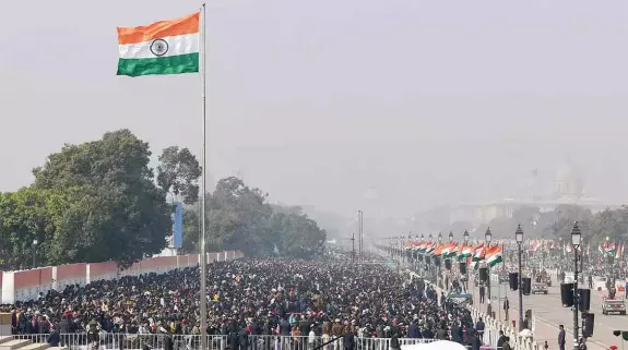 76th Republic Day Celebration Live Updates: 76वें गणतंत्र दिवस पर कर्तव्य पथ पर दिखा भारत का शौर्य, जल, थल और वायु सेनाओं ने दिखाई देश की ताकत