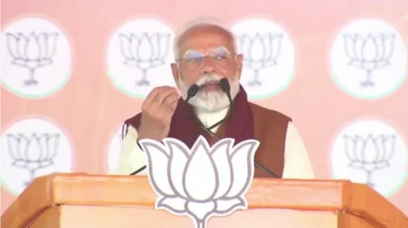 PM Narendra Modi Warns Delhiites From AAP-Da : पीएम नरेंद्र मोदी ने दिल्लीवालों को आप-दा से चेताया, विकास की दी गारंटी