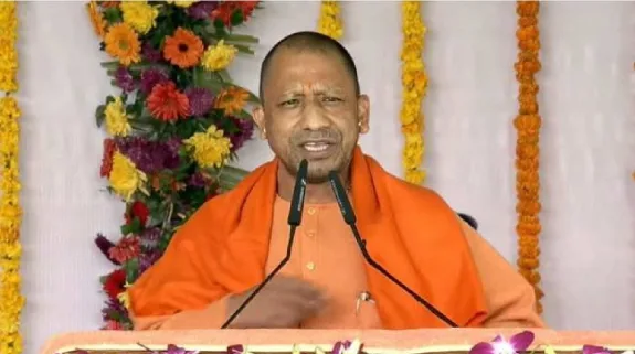 Yogi Adityanath Targeted Arvind Kejriwal : मैंने संगम स्नान किया, क्या अरविंद केजरीवाल यमुना में डुबकी लगा सकते हैं, योगी आदित्यनाथ ने किया सवाल