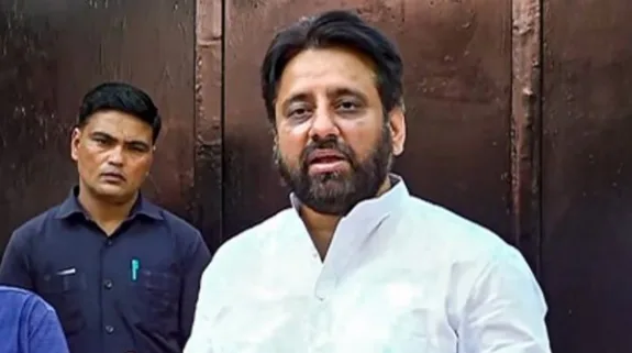 Amanatullah Khan Got Anticipatory Bail : अमानतुल्लाह खान को मिली अग्रिम जमानत, कोर्ट ने पुलिस जांच में सहयोग करने का दिया निर्देश