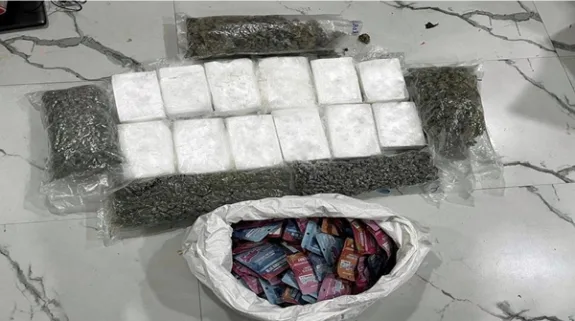 Drugs Worth 200 Crore Recovered In Mumbai : मुंबई में 200 करोड़ की ड्रग्स बरामद, चार गिरफ्तार, गृहमंत्री अमित शाह ने नारकोटिक्स टीम को दी बधाई