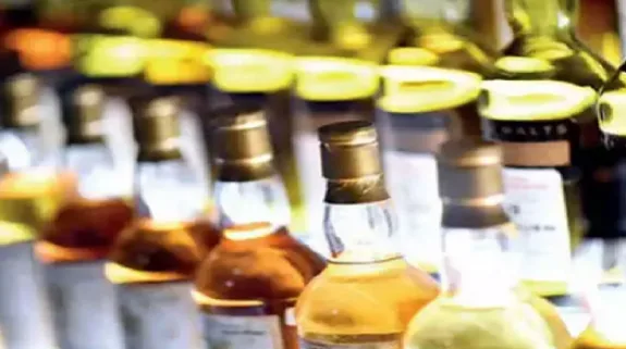 Chhattisgarh Liquor Scam : छत्तीसगढ़ शराब घोटाला मामले में बड़ी कार्रवाई, आबकारी विभाग के 22 अधिकारियों पर गिरी गाज, सस्पेंड