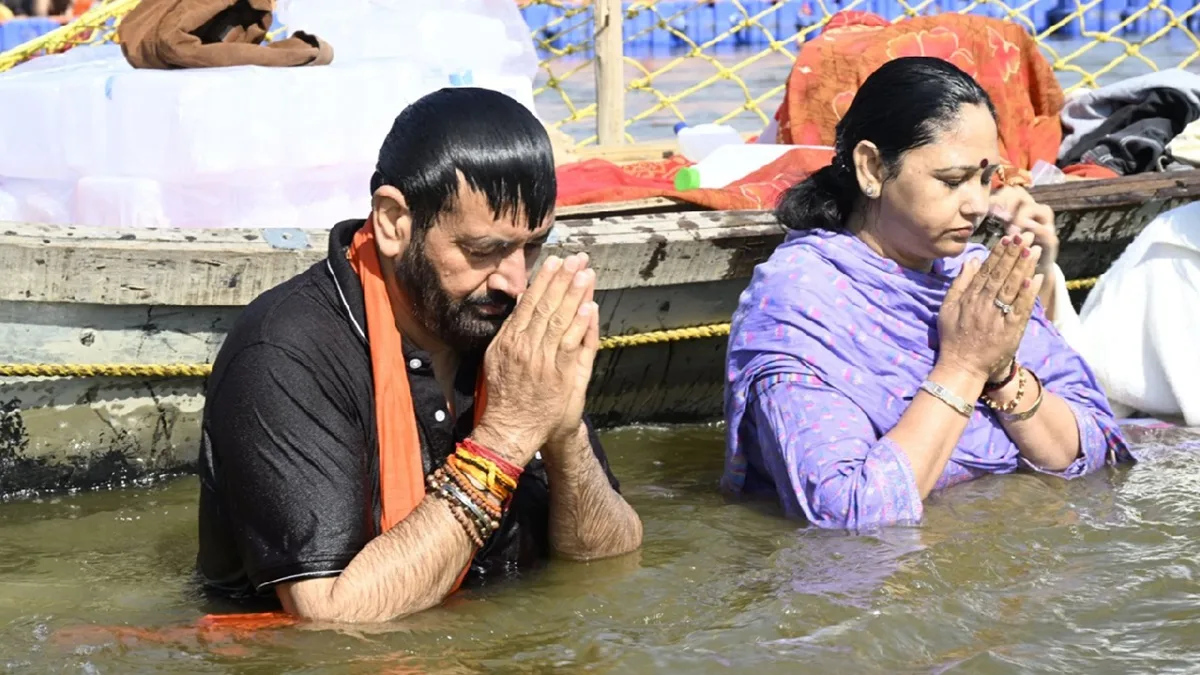 Maha Kumbh 2025 : हरियाणा और मणिपुर के मुख्यमंत्रियों ने प्रयागराज महाकुंभ में लगाई डुबकी, अब तक 38.97 करोड़ लोगों ने किया संगम स्नान