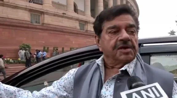 Shatrughan Sinha On UCC And Non Veg Food: ‘देशभर में नॉनवेज खाने पर रोक लगे’, टीएमसी सांसद शत्रुघ्न सिन्हा ने की मांग, यूसीसी की सराहना कर बोले- इस पर…