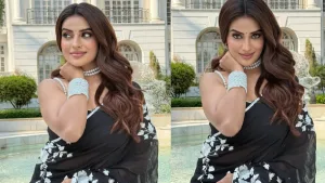 अक्षरा सिंह ने शेयर की ऐसी बोल्ड तस्वीरें कि मुड़-मुड़ कर देखने को हो जाएंगे मजबूर, फैशन के मामले में बॉलीवुड डिवाज को देती हैं टक्कर