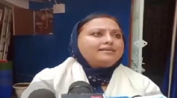 Darbhanga Mayor Anjum Ara Expressed Regret Over Her Statement : दरभंगा की मेयर अंजुम आरा ने होली को लेकर दिए बयान पर जताया खेद, विवाद बढ़ता देख बैकफुट पर