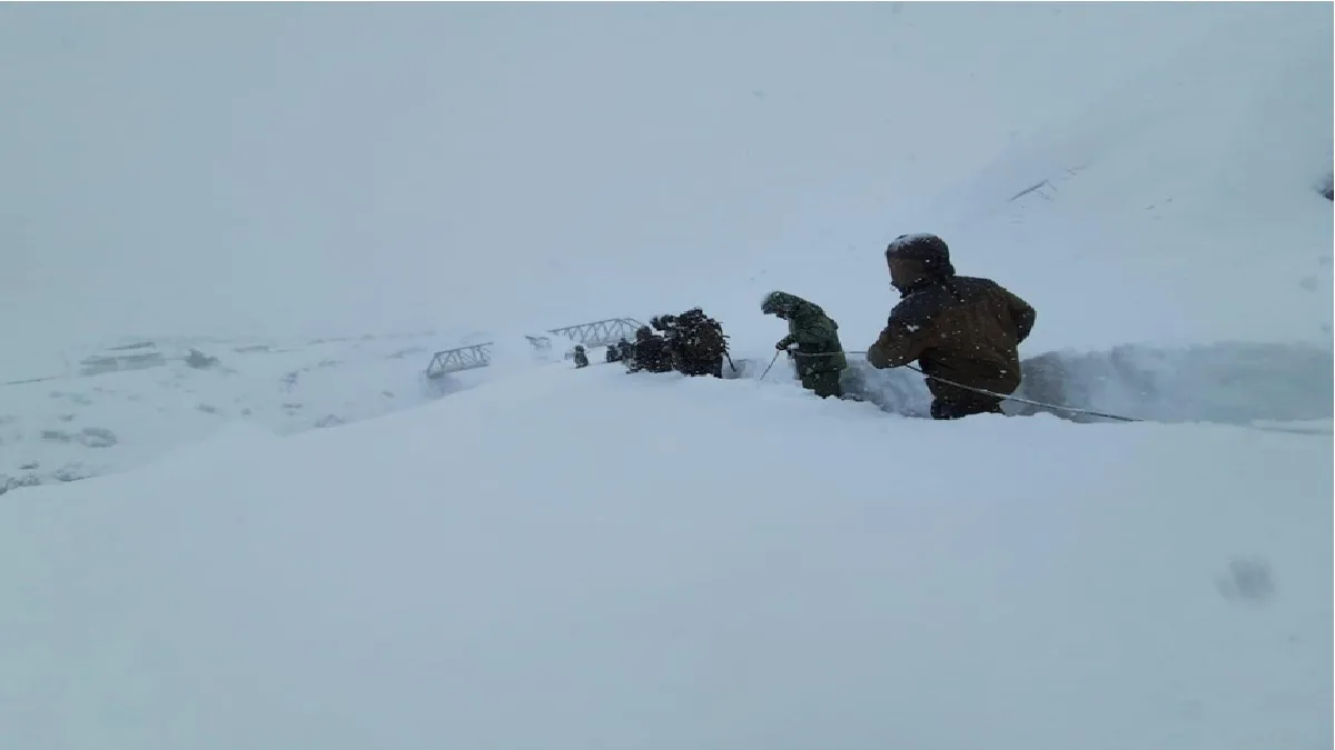 Rescue Operation Continues In Chamoli : चमोली में जारी है रेस्क्यू ऑपरेशन, अब तक 50 मजदूरों को निकाला गया, 4 की मौत, 5 अभी भी फंसे