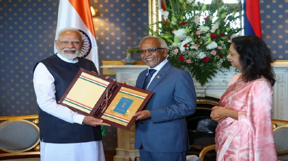 Narendra Modi Honoured With Mauritius Highest Award : पीएम नरेंद्र मोदी मॉरीशस के सर्वोच्च पुरस्कार से सम्मानित, कहा-यह भारत और मॉरीशस के ऐतिहासिक रिश्तों का सम्मान