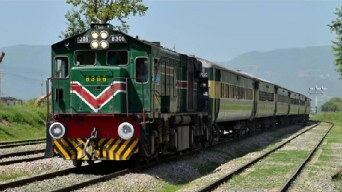 Train Hijack In Pakistan : पाकिस्तान में ट्रेन हाईजैक, बलोच लिबरेशन आर्मी ने यात्रियों को बनाया बंधक