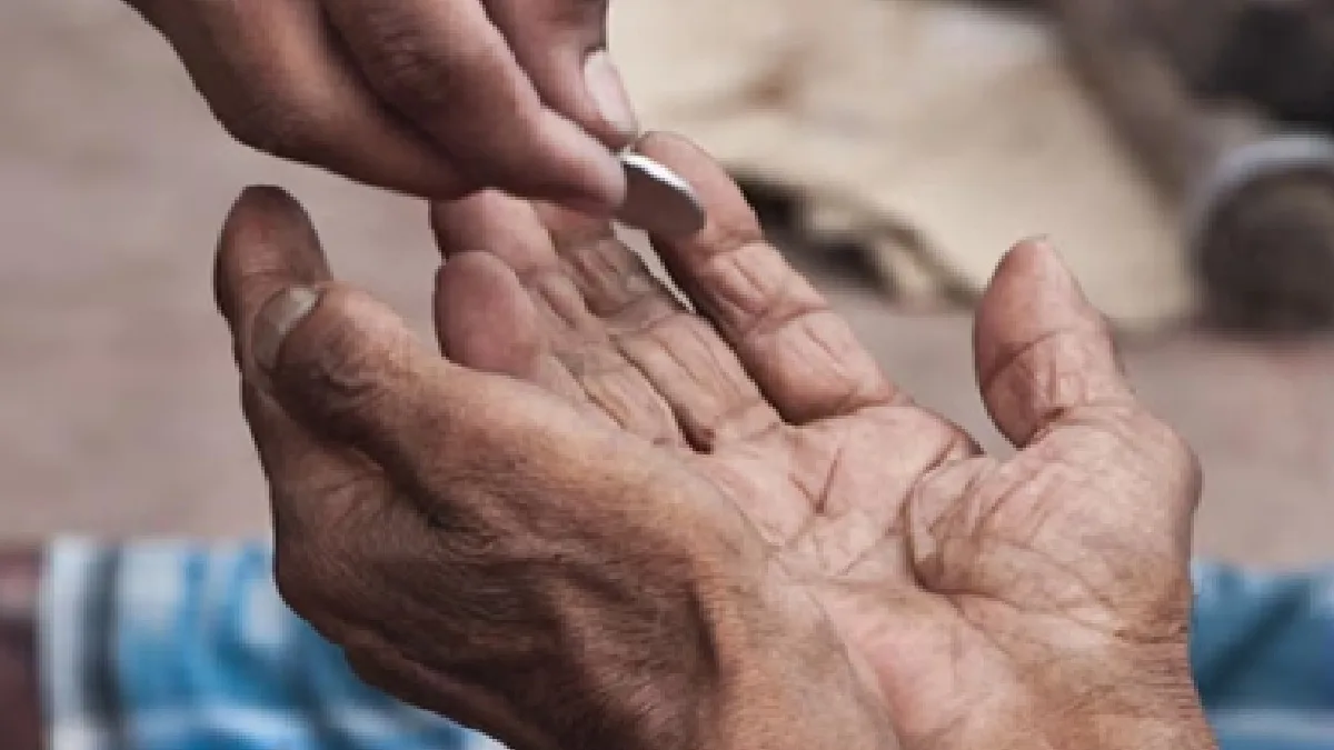 Number Of Beggers In Pakistan: पता है पाकिस्तान में कितने भिखारी हैं?, रक्षा मंत्री ने आंकड़ा देते हुए बताया सऊदी अरब ने कितनों को भेजा वापस