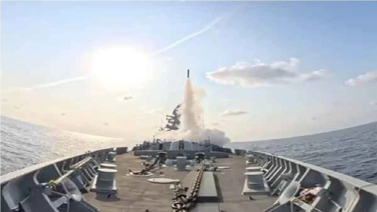Successful Test Of MR-SAM Air Defense Missile System : भारत ने पाकिस्तान को समुद्र में दिखा दी ताकत, एमआर-एसएएम वायु रक्षा मिसाइल प्रणाली का सफल परीक्षण