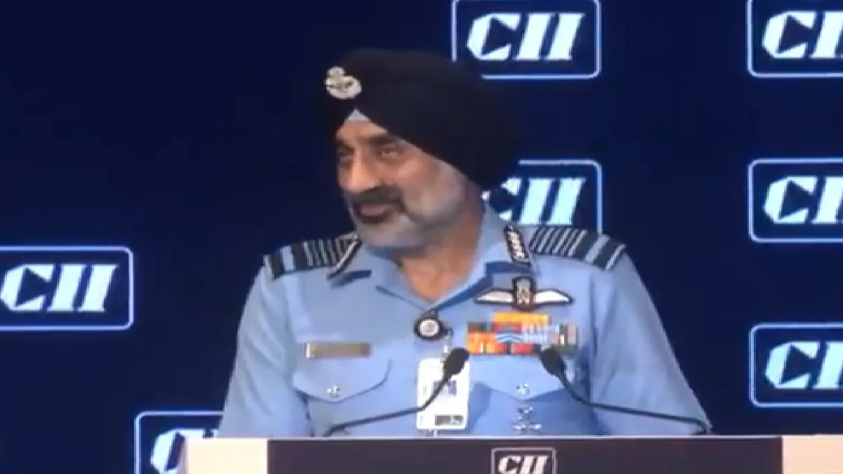 Air Chief Marshal AP Singh On Operation Sindoor: ‘एक बार कमिट किया तो फिर मैं खुद की भी नहीं सुनता’, ऑपरेशन सिंदूर पर बोले वायुसेना प्रमुख, रक्षा के लिए अनुसंधान पर खर्च करने का भी दिया सुझाव