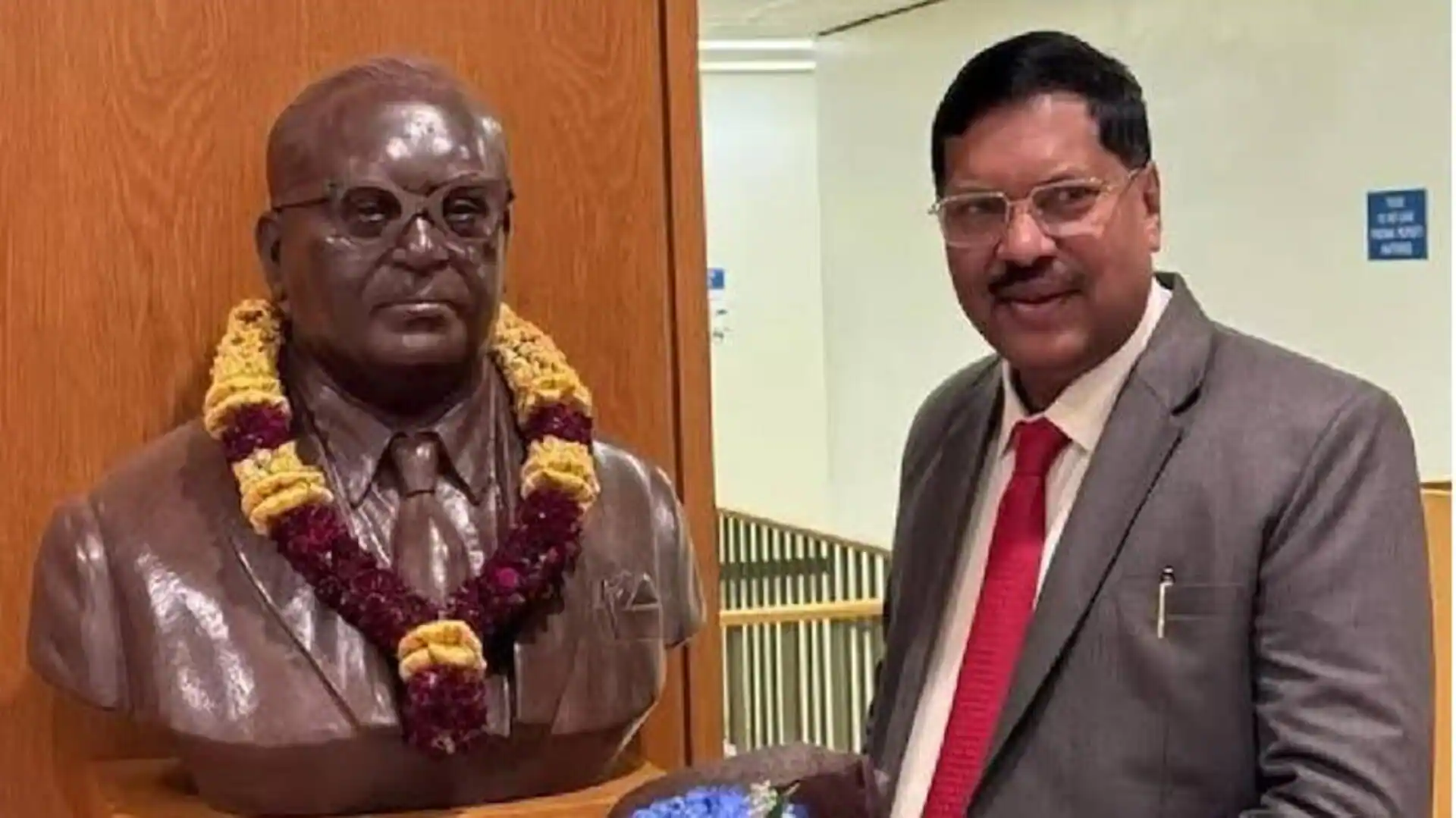 माई लॉर्ड्स जनता को ठीक करने की बजाय न्यायिक व्यवस्था को दुरुस्त करने पर ध्यान दें तो बेहतर होगा