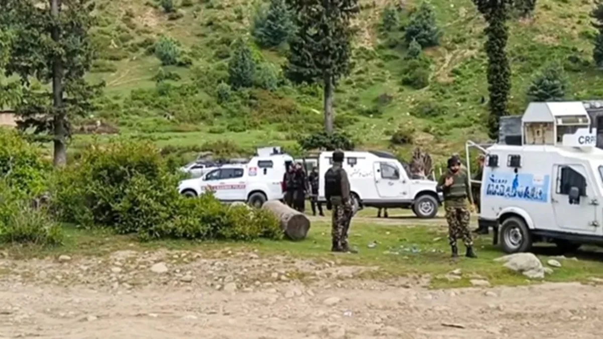 Encounter In Shopian : जम्मू-कश्मीर के शोपियां में सुरक्षाबलों ने मुठभेड़ में 3 आतंकियों को किया ढेर