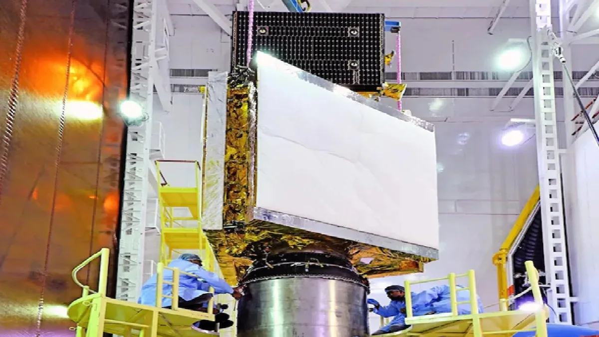 EOS09 Satellite: रविवार सुबह जबरदस्त जासूसी उपग्रह लॉन्च करने वाला है इसरो, जानिए क्या हैं ईओएस-09 की खासियत?