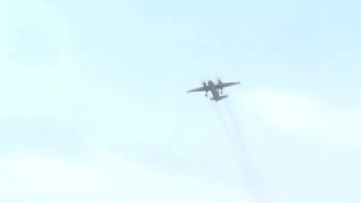 Air Force Conducts Flypast On Ganga Expressway : वायुसेना ने दिखाई ताकत, गंगा एक्सप्रेस पर राफेल, मिराज ने लैंडिंग के बाद भरी उड़ान, शाम को होगा नाइट लैंडिंग शो