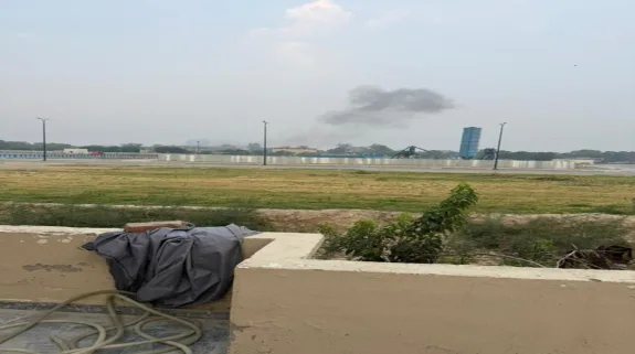 Blast In Lahore: पाकिस्तान के लाहौर स्थित वॉल्टन एयरबेस पर ड्रोन हमले की खबर, शहर में मची अफरातफरी