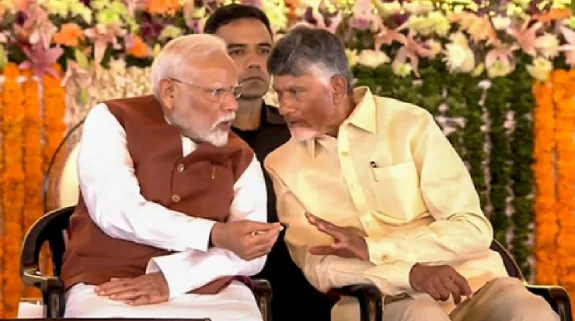 PM Narendra Modi At Amravati : पीएम नरेंद्र मोदी ने चंद्रबाबू नायडू को लेकर कुछ ऐसा कहा जिसे सुनकर आंध्र सीएम के चेहरे पर छा गई मुस्कान