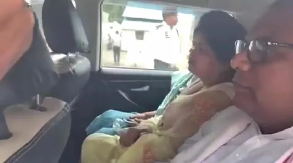 PM Narendra Modi Met Family Members Of Shubham Dwivedi : पहलगाम आतंकी हमले में मारे गए शुभम द्विवेदी के परिजनों से मिले पीएम नरेंद्र मोदी, परिवार ने जताया आभार