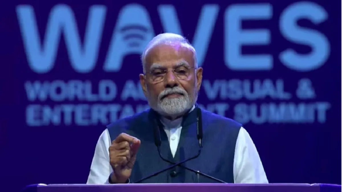 PM Narendra Modi At Waves Summit 2025 : हमें इंसान को रोबोट नहीं बनने देना है, वेव्स शिखर सम्मेलन में बोले पीएम नरेंद्र मोदी
