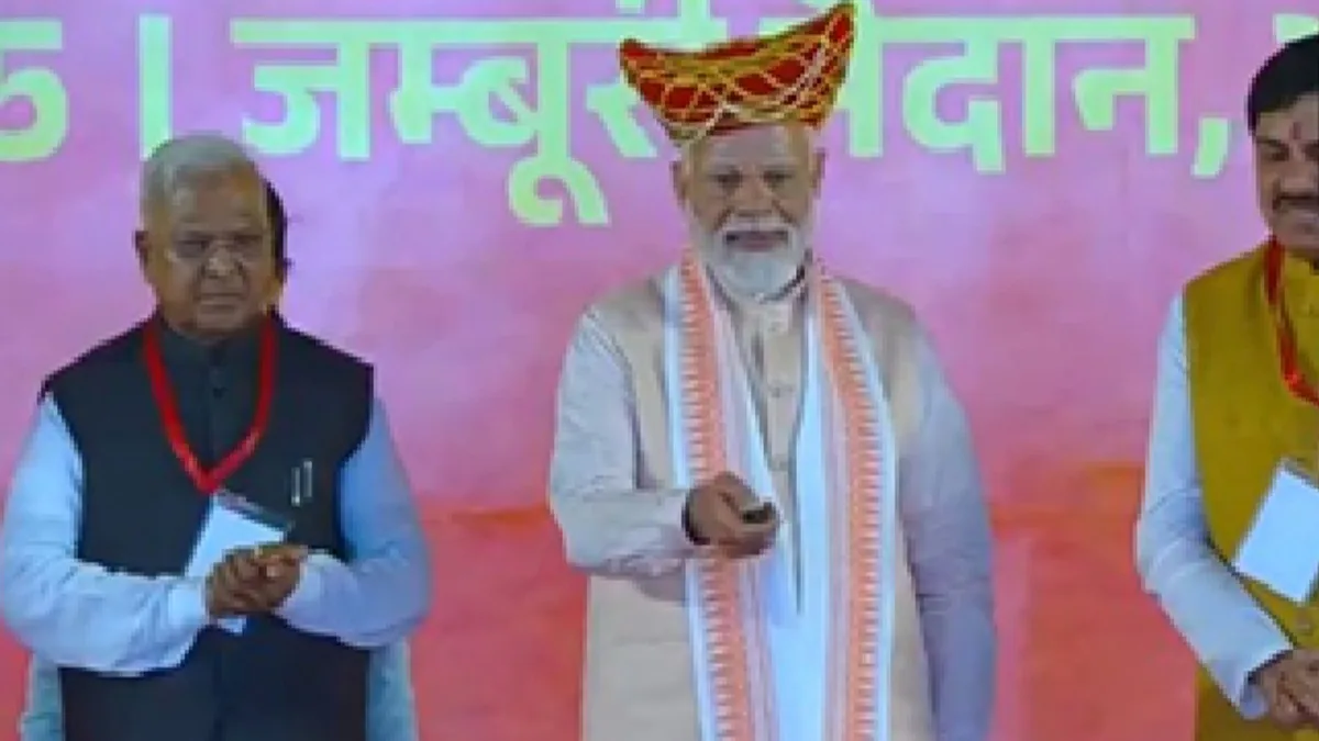 PM Narendra Modi At Bhopal : पीएम नरेंद्र मोदी ने मध्य प्रदेश को दी सौगात, इंदौर मेट्रो, दतिया और सतना एयरपोर्ट का किया उद्घाटन