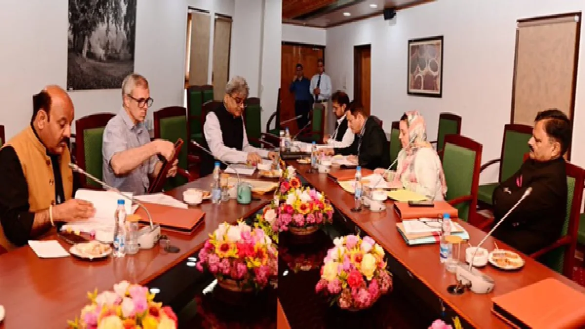 Omar Abdullah Cabinet Meeting In Pahalgam : पहलगाम में खास मकसद से हुई उमर अब्दुल्ला कैबिनेट की बैठक, आतंक के सरपरस्तों को कड़ा संदेश