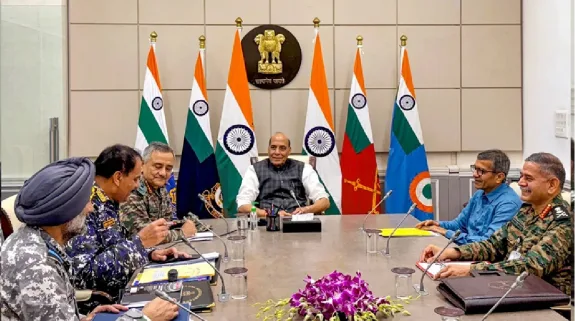 Pakistan’s Tension Will Increase After Seeing Rajnath Singh’s Meeting Photo : चेहरे पर मुस्कान और संतुष्टि…राजनाथ सिंह की सीडीएस और सेना प्रमुखों के साथ बैठक की फोटो देखकर पाकिस्तान की बढ़ जाएगी टेंशन