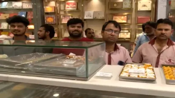 Sweets Without Name Of Pak: जयपुर के मिठाई विक्रेताओं ने अपने अंदाज में किया पाकिस्तान का विरोध, इन 2 मिठाइयों के नाम से हटाया ‘पाक’!