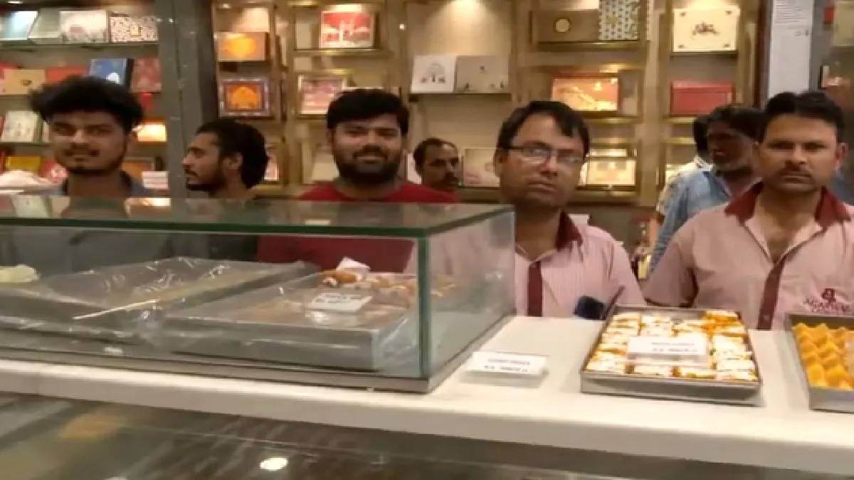 Sweets Without Name Of Pak: जयपुर के मिठाई विक्रेताओं ने अपने अंदाज में किया पाकिस्तान का विरोध, इन 2 मिठाइयों के नाम से हटाया ‘पाक’!